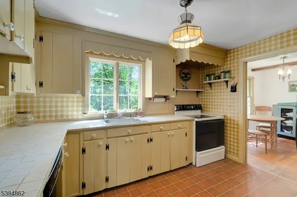 Mendham Twp., NJ 07945,17 E Main St