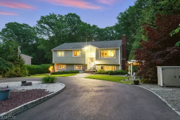 19 Paderewski Rd, Jefferson Twp., NJ 07438