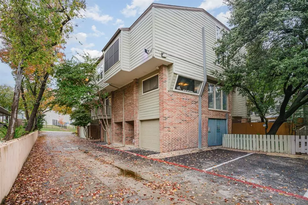 Dallas, TX 75231,6808 Eastridge Drive #12- B3