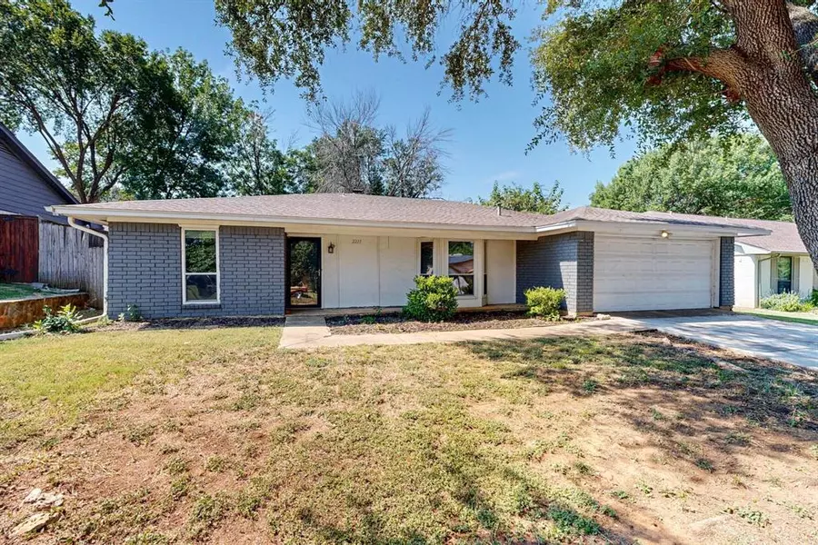 2211 Sierra Drive, Grapevine, TX 76051