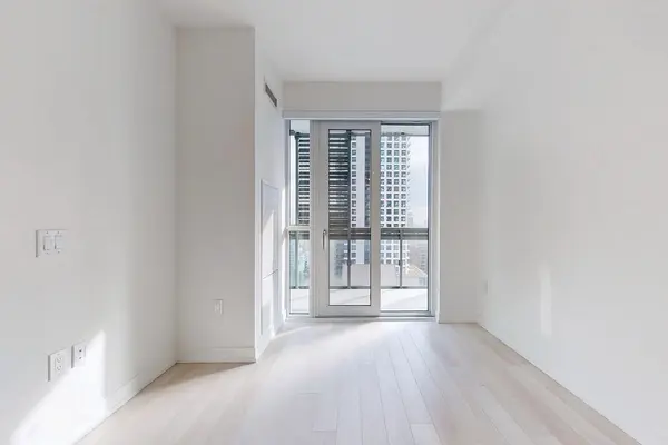 Toronto C10, ON M4P 1P9,39 Roehampton AVE #1410