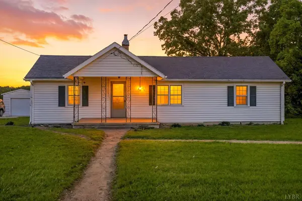 402 Leftwich ST, Gretna, VA 24557