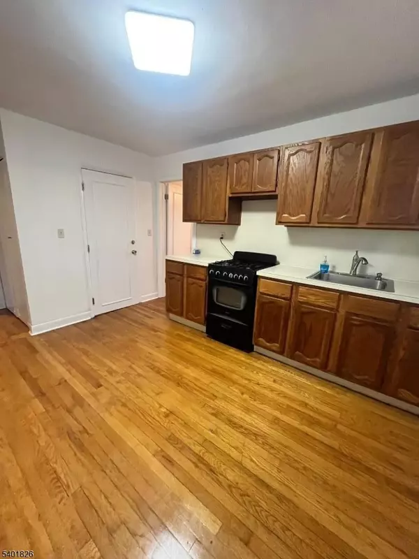 Linden City, NJ 07036,321 AMON TERR #1