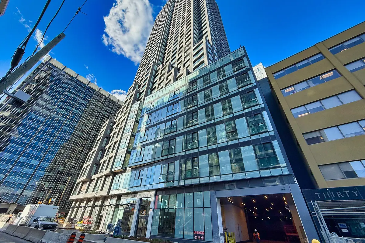 Toronto C10, ON M4S 0E2,20 Soudan AVE #2903