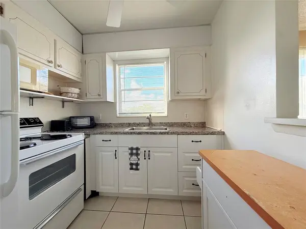 Deerfield Beach, FL 33442,204 Oakridge M #204