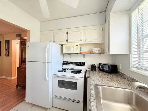 Deerfield Beach, FL 33442,204 Oakridge M #204