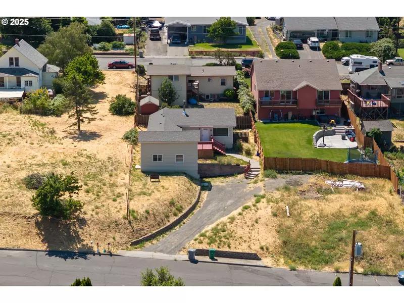 2318 E 13TH ST, The Dalles, OR 97058