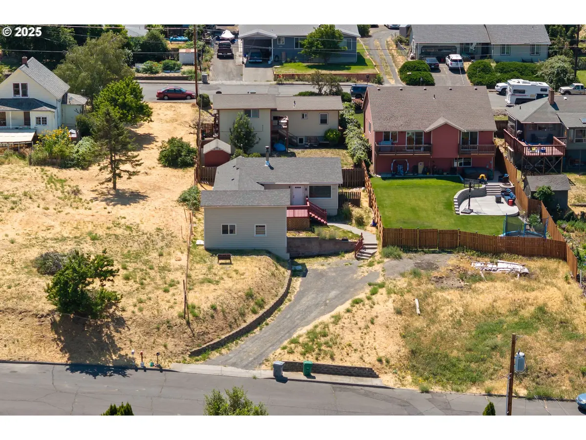 The Dalles, OR 97058,2318 E 13TH ST