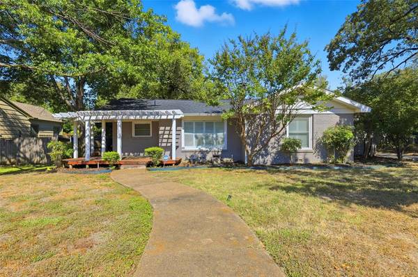 2217 Yucca Avenue,  Fort Worth,  TX 76111