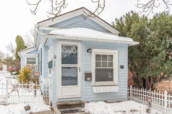 Saline, MI 48176,209 N Ann Arbor ST