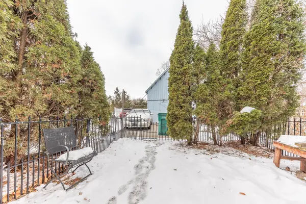 Saline, MI 48176,209 N Ann Arbor ST