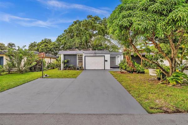 6409 NW 72nd Ave, Tamarac, FL 33321
