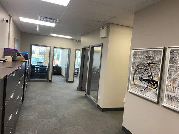 Oakville, ON L6H 5S9,2401 Bristol CIR #204