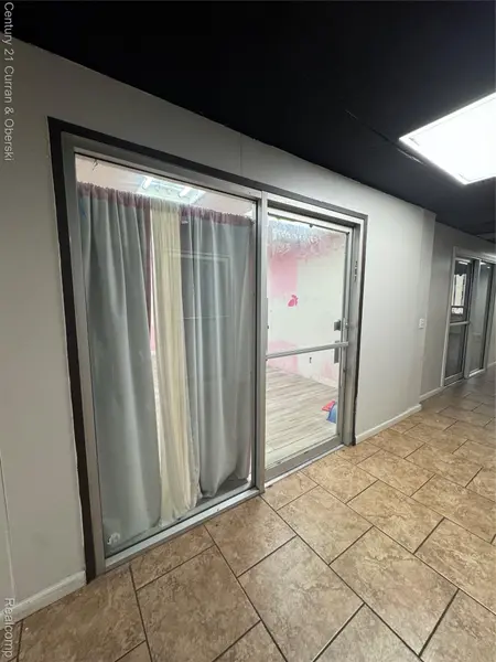 21600 Greenfield RD #207, Oak Park, MI 48237