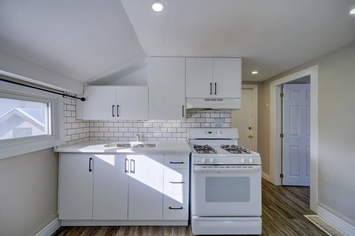 Brantford, ON N3T 3T4,24 Duke ST #3