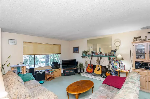 Nanaimo, BC V9T 4N3,2376 York Cres