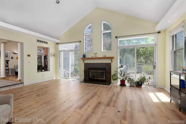 Livonia, MI 48154,30115 Munger DR