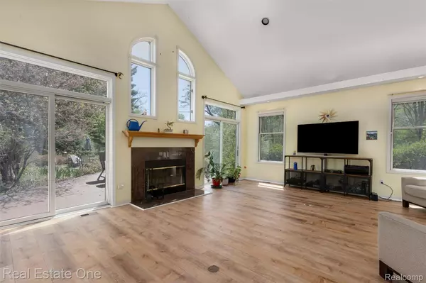 Livonia, MI 48154,30115 Munger DR