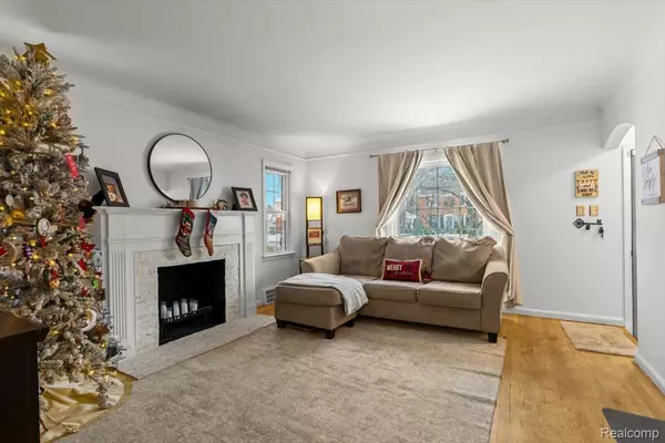 Grosse Pointe Woods, MI 48236,1818 Norwood DR