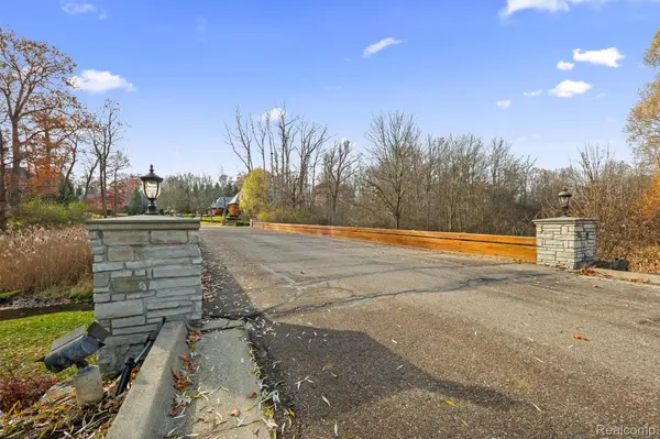 Bloomfield Hills, MI 48304,556 Barrington CT