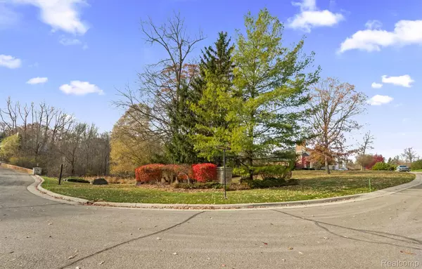 Bloomfield Hills, MI 48304,556 Barrington CT