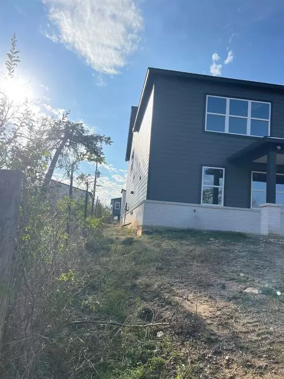 Dallas, TX 75203,1410 Diceman Avenue