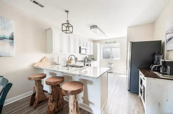 Huddleston, VA 24104,1137 Mariners WAY