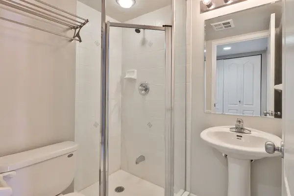 Toronto C15, ON M2K 3B9,8 Rean DR ##1303