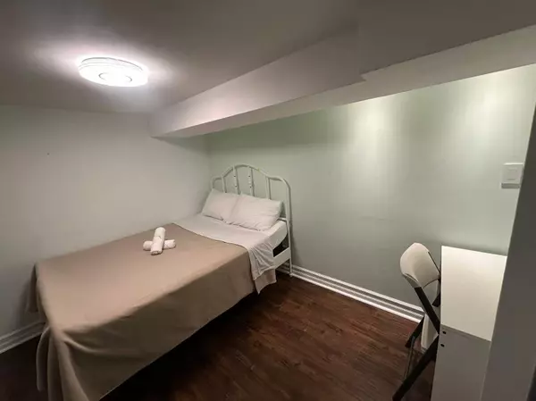 Toronto E04, ON M1K 3A9,19 Midholm DR #LOWER/Utility included