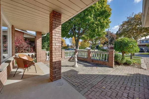 Vaughan, ON L4L 4A1,73 Queenston CRES