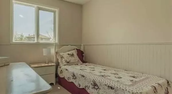 Barrie, ON L4N 7N7,7 Pae DR