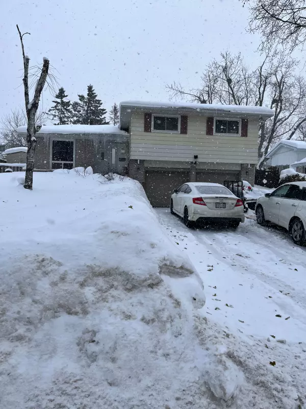 13 Jane CRES, Barrie, ON L4N 3T7