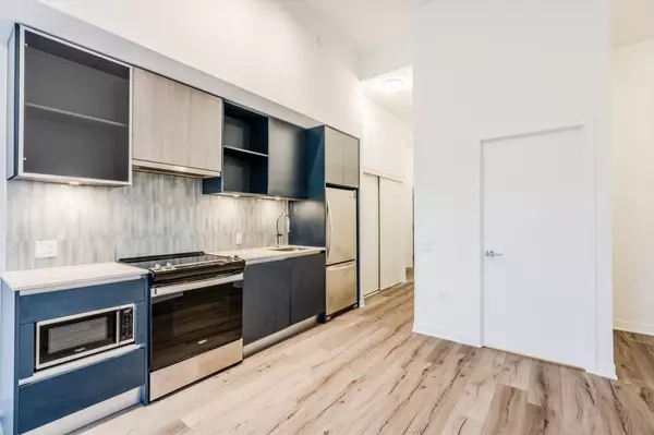 Oakville, ON L6M 5R8,395 Dundas ST W #132