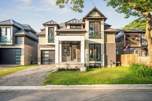 8 Paxton AVE, St. Catharines, ON L2N 5H8