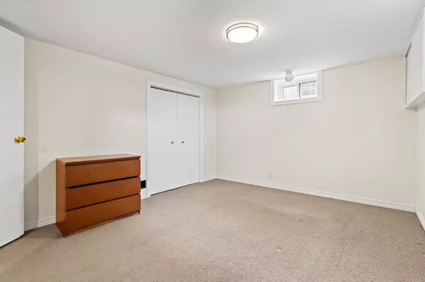 Welland, ON L3B 3A2,13 Thornton ST #2