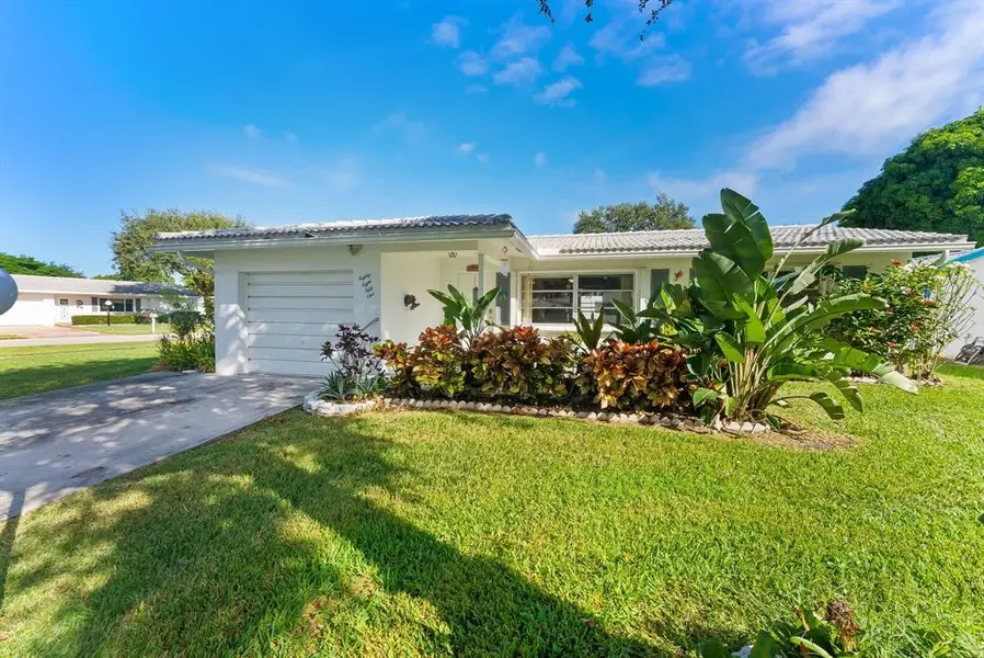 8851 NW 15th St, Plantation, FL 33322
