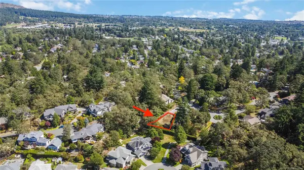 929 Woodhall Dr, Saanich, BC V8X 3L7