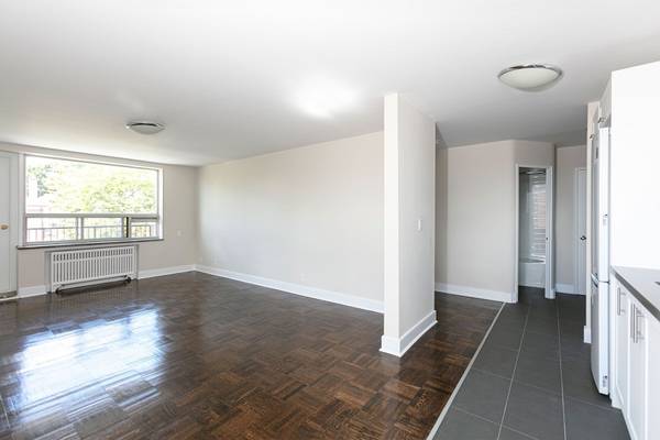 990 Avenue RD #401, Toronto C03, ON M5P 2K8