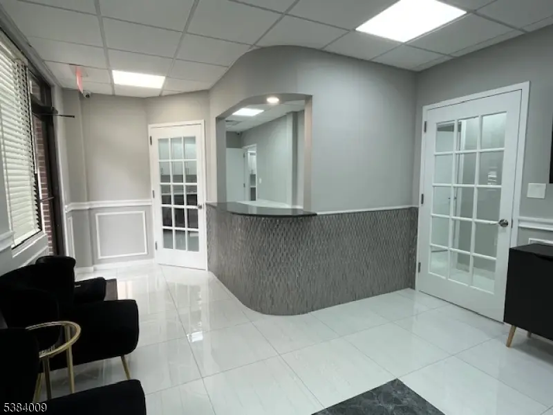 Verona Twp., NJ 07044,685 Bloomfield Ave