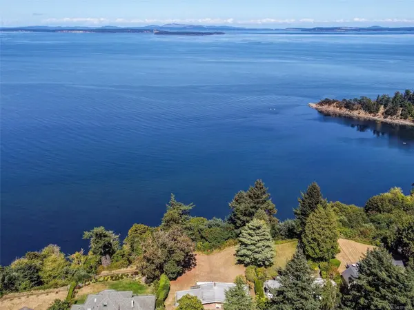 Saanich, BC V8N 3L7,4598 Torquay Dr