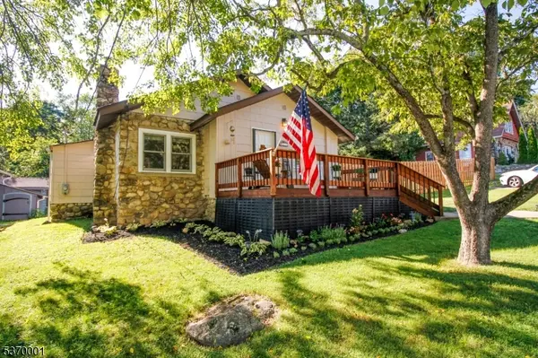 15 Ridge Rd, Stanhope Boro, NJ 07874