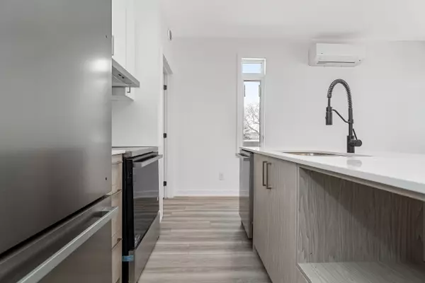 Cyrville - Carson Grove - Pineview, ON K1B 3P2,1369 Louis LN #Unit B