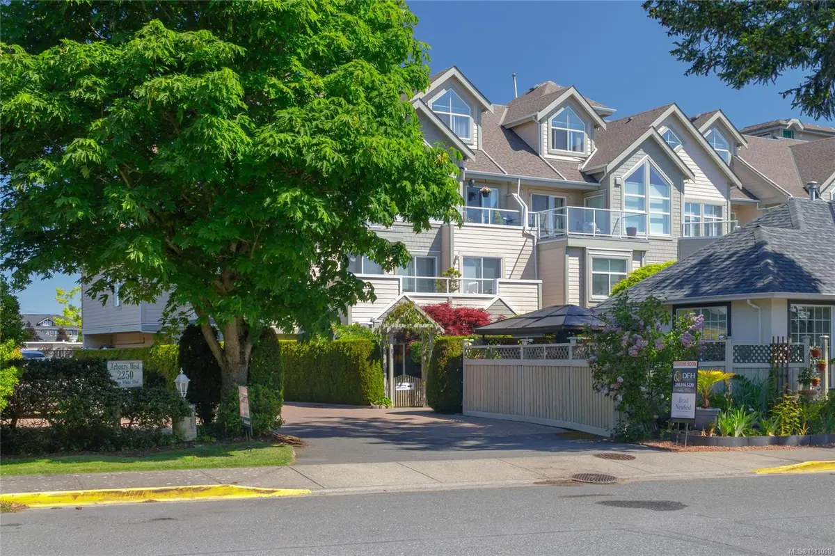 Sidney, BC V8L 1Z4,2250 James White Blvd #106