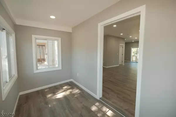 Linden City, NJ 07036,312 Amon Ter