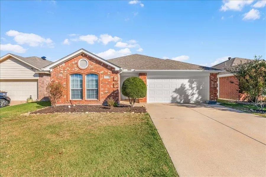 1156 Mustang Ridge Drive, Fort Worth, TX 76052