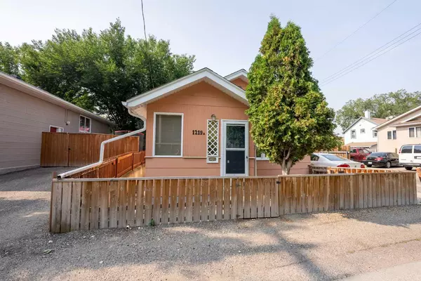 Lethbridge, AB T1J0P9,1221 (1219A) 4 AVE S