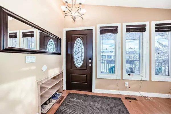 Calgary, AB T2E7R4,19 Mchugh PL NE