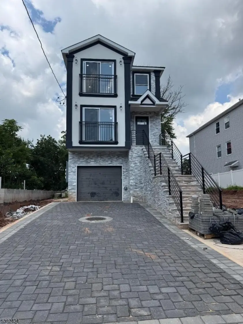 Elizabeth City, NJ 07201,164 Jacques St