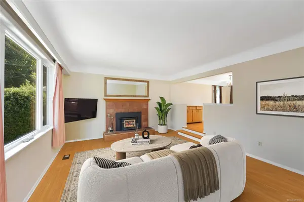 Victoria, BC V8S 2G5,984 Brighton Cres