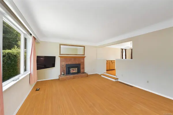 Victoria, BC V8S 2G5,984 Brighton Cres